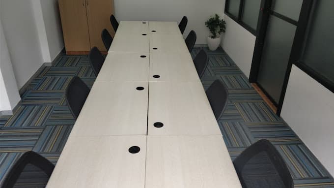 https://api.cohubindia.com/assets/uploads/20240308/10_Seater_WS-Cabin_no_4.jpg