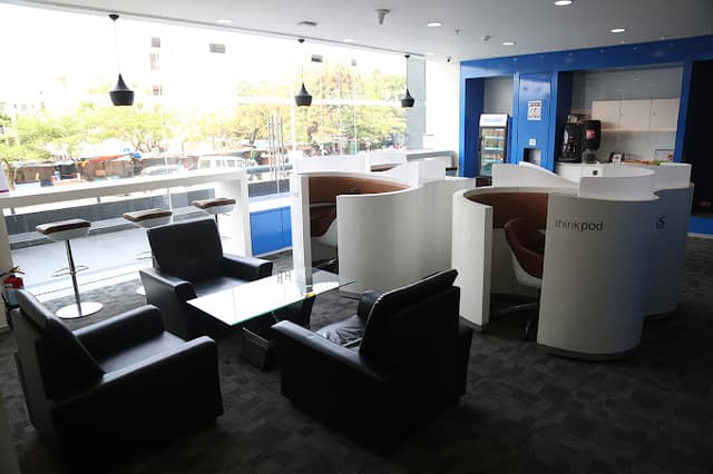 Regus, Sky Vista, Viman-Nagar
