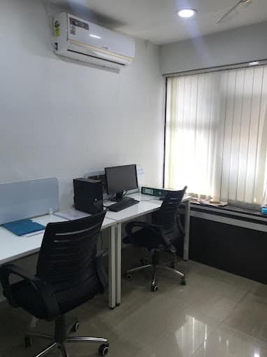 https://api.cohubindia.com/assets/uploads/20240407/311 - 4 Seater Cabin 5.jpeg
