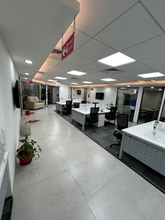 Incuspaze, Shalimar Iridium, Gomti-Nagar