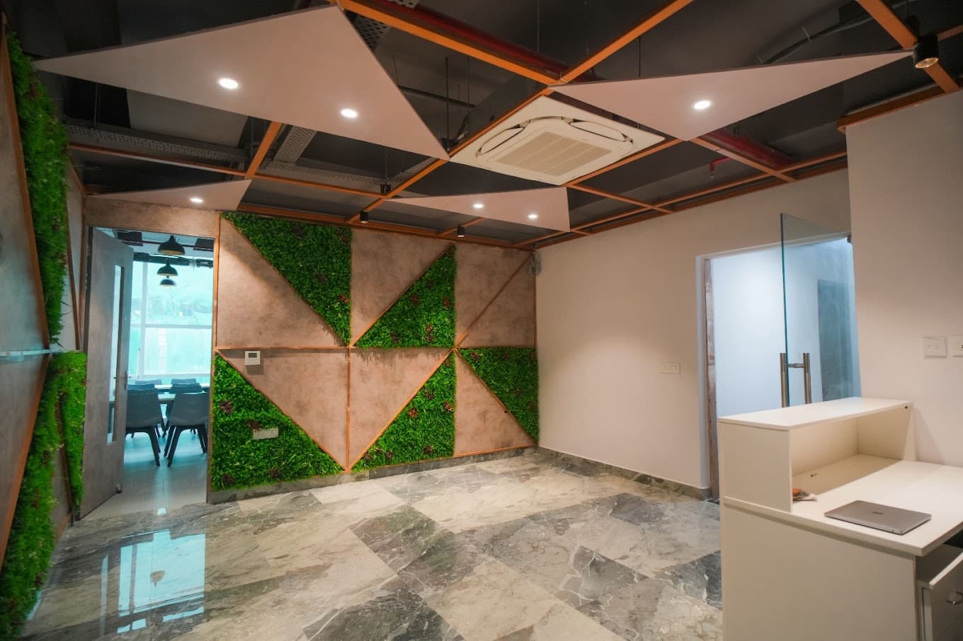 https://api.cohubindia.com/assets/uploads/20240824/Virtual_office_in_Gomti_Nagar.jpg