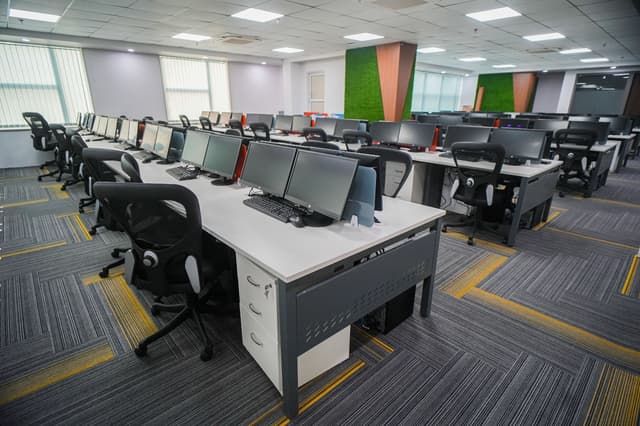 Neohub, Bhavya Corporate Tower, Gomti-Nagar