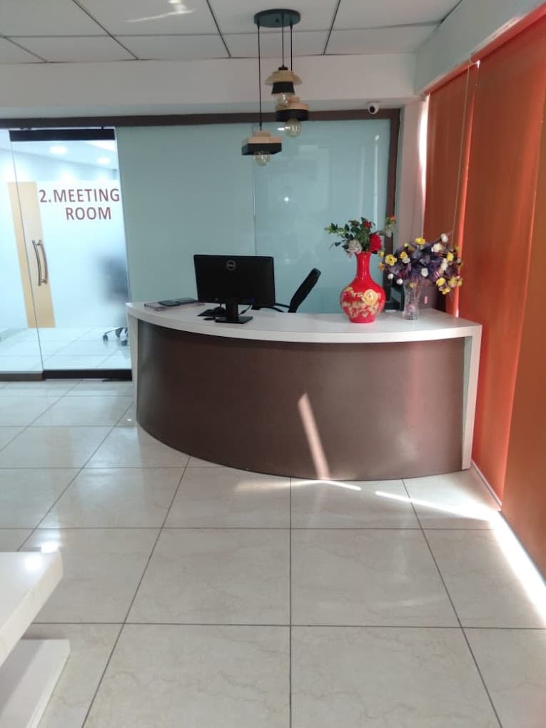 https://api.cohubindia.com/assets/uploads/20240827/Noida meeting room.jpeg