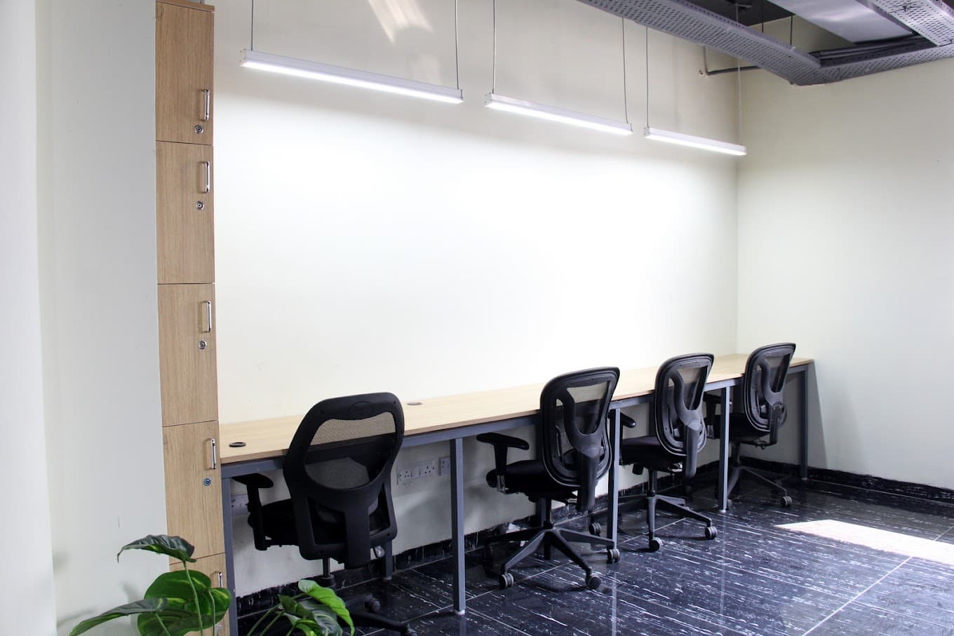 https://api.cohubindia.com/assets/uploads/20240827/cheap_coworking_Noida.JPG
