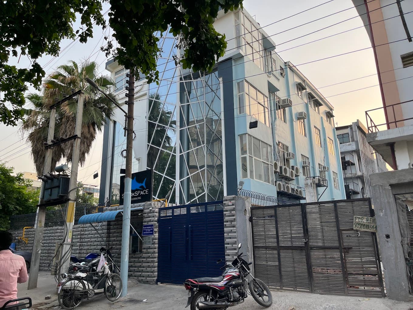 uploads/20240827/coworking_Noida.jpg