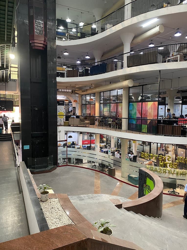 https://api.cohubindia.com/assets/uploads/20240903/coworking_on_rent_Noida5.jpg