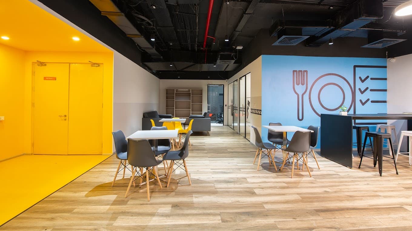 https://api.cohubindia.com/assets/uploads/20241006/Noida_meeting_room2.jpg