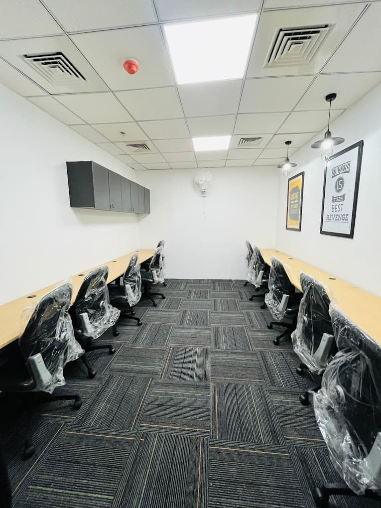 https://api.cohubindia.com/assets/uploads/20241007/Noida_meeting_room.jpg